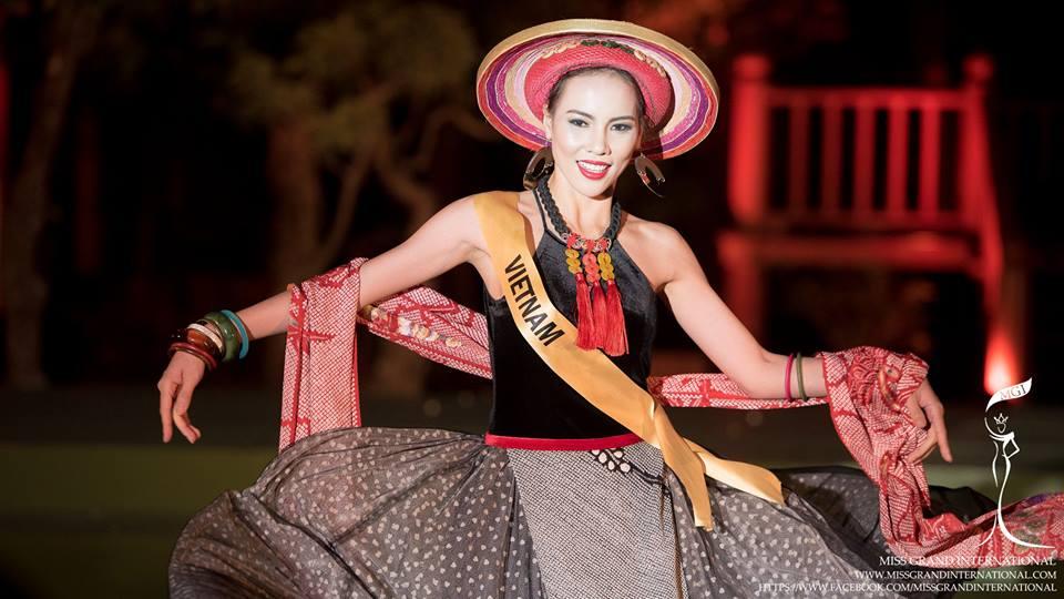 Nguyen Thi Le Quyen From Vietnam Finalist Miss Grand International 2015 In National Costume 